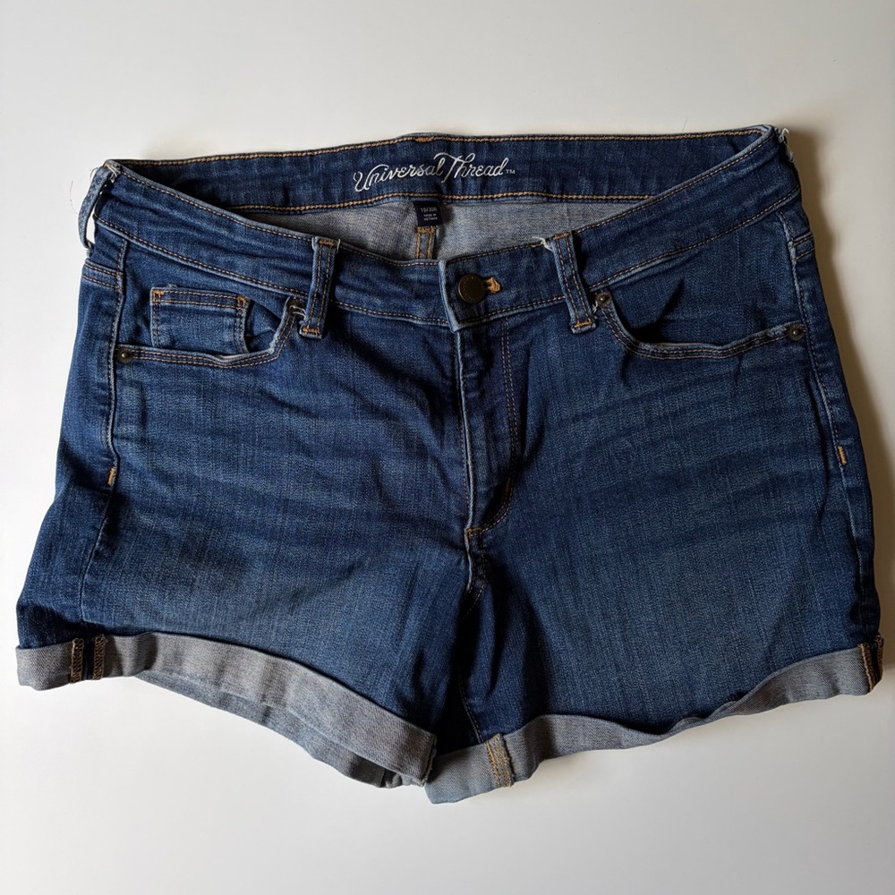 Universal Thread Shorts - Picture 2 of 2
